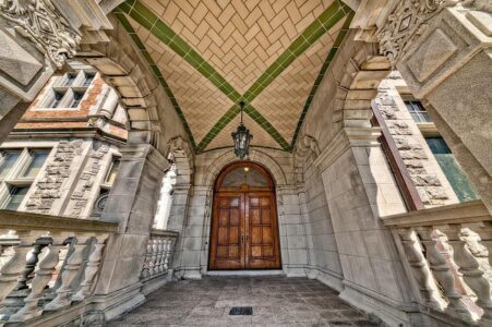  style='float:left;margin:0 20px 20px 0'